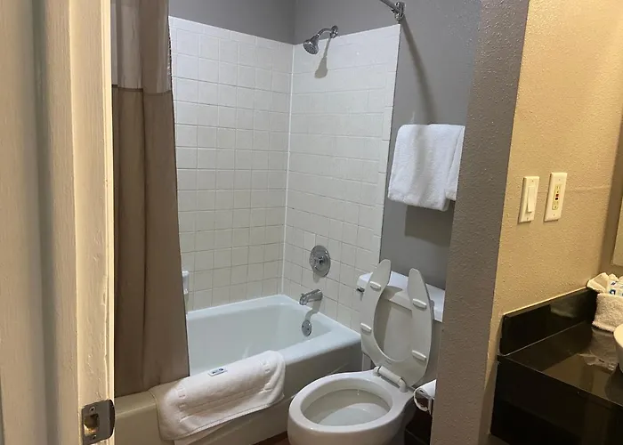 Hotel At Exit 6 Evanston