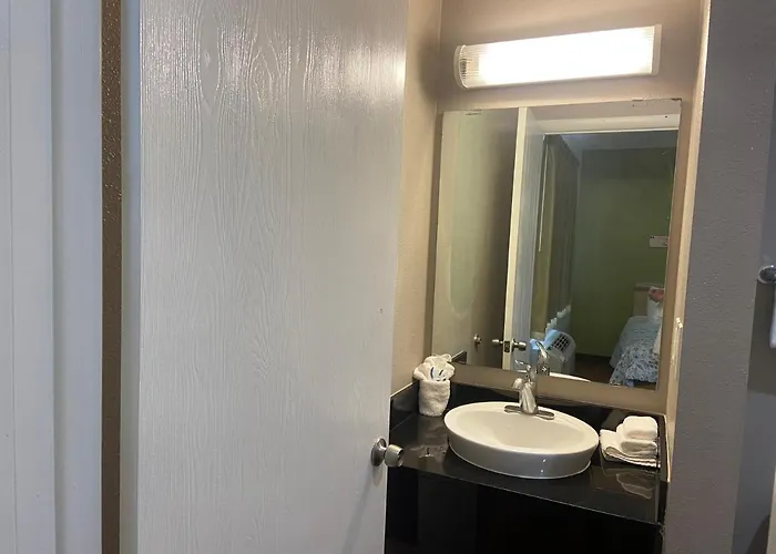 Hotel At Exit 6 2*
