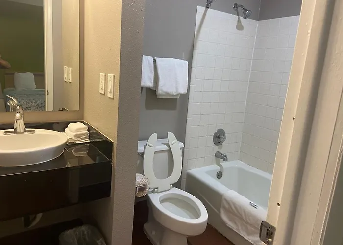 Hotel At Exit 6 2*