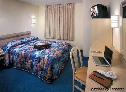 At Exit 6 Hotel Evanston